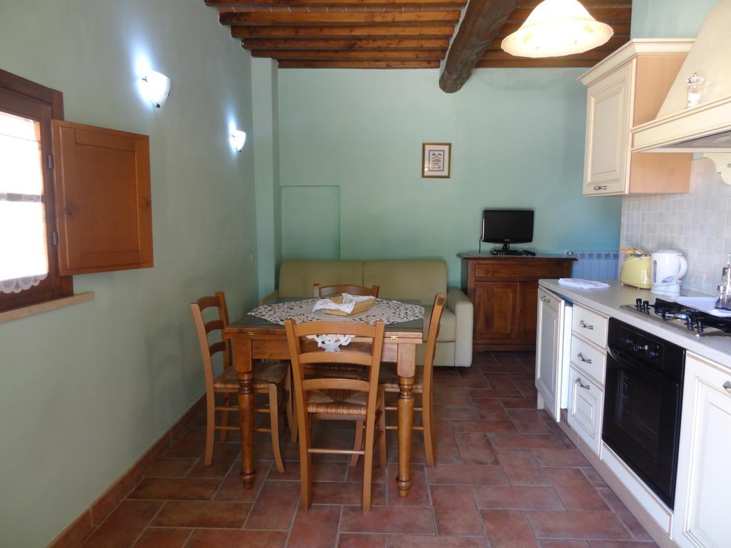 Borgo Il Villino Casole dʼElsa Exterior foto