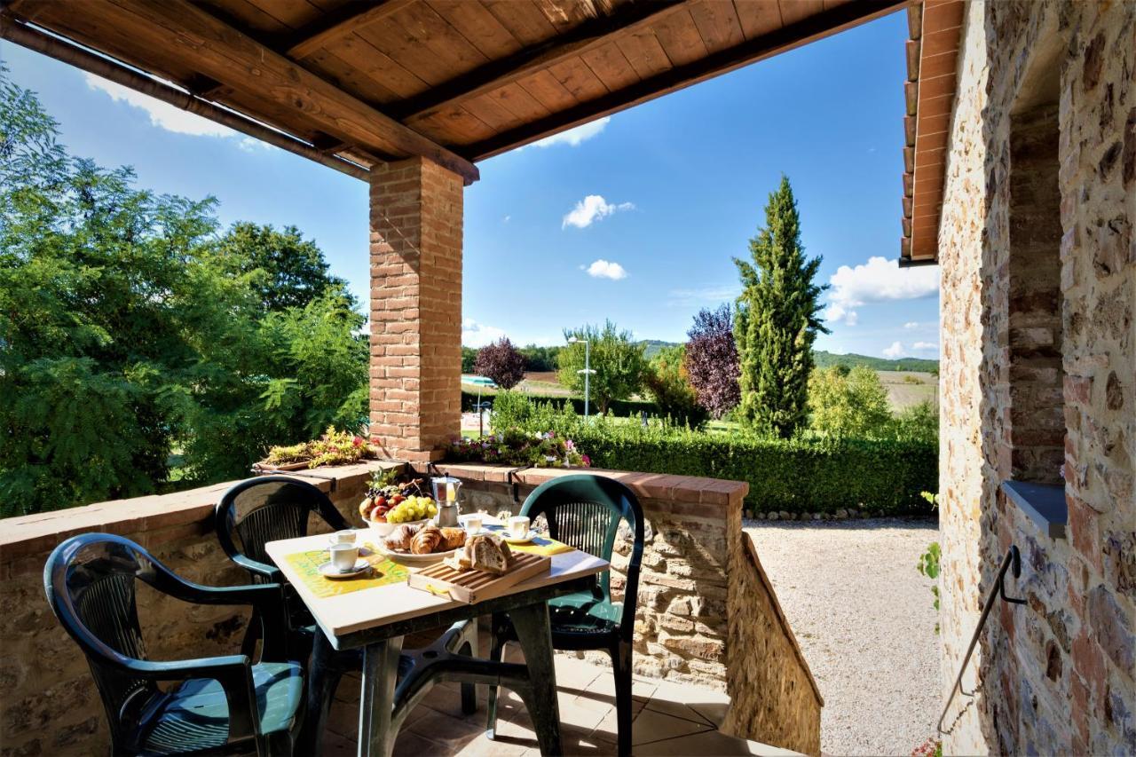 Borgo Il Villino Casole dʼElsa Exterior foto