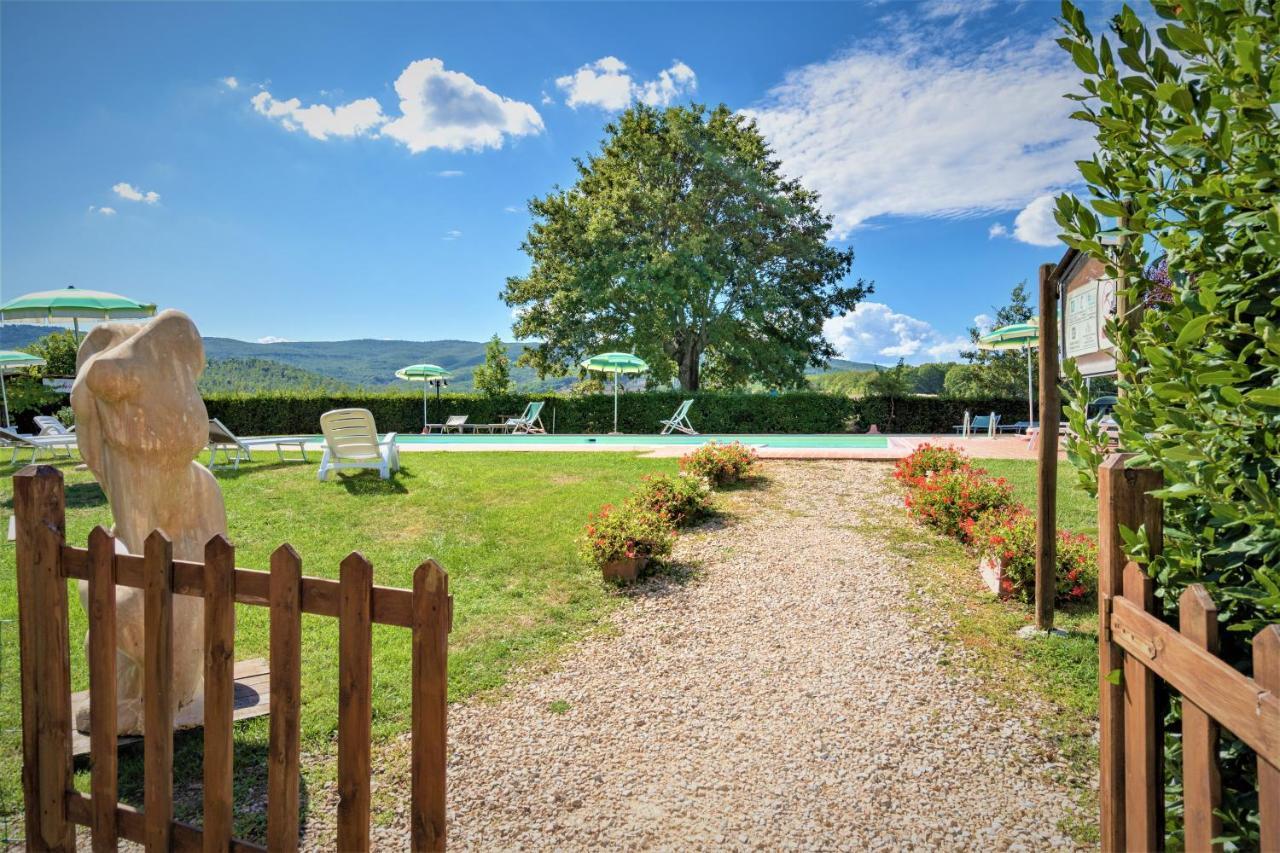 Borgo Il Villino Casole dʼElsa Exterior foto