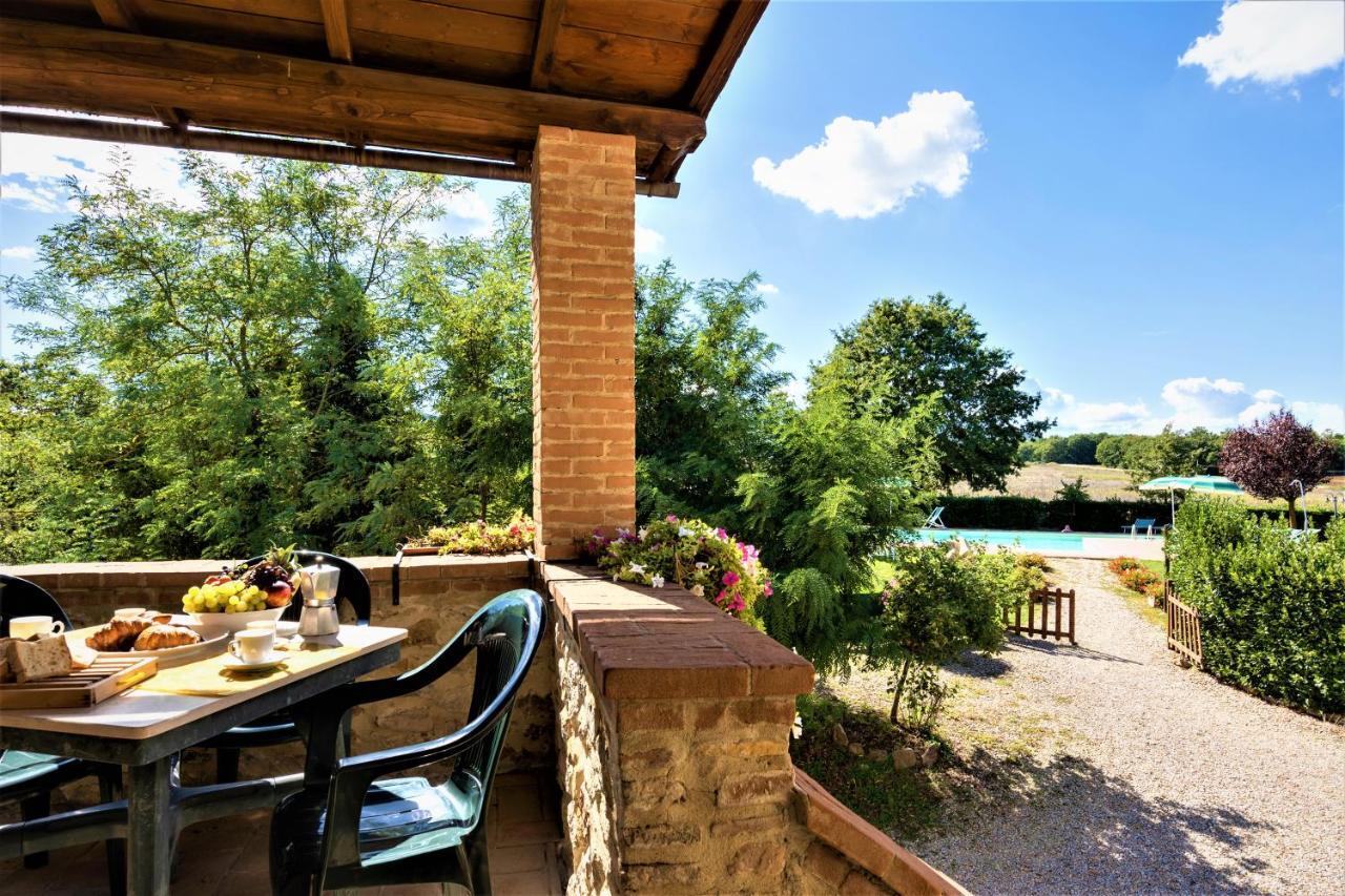 Borgo Il Villino Casole dʼElsa Exterior foto