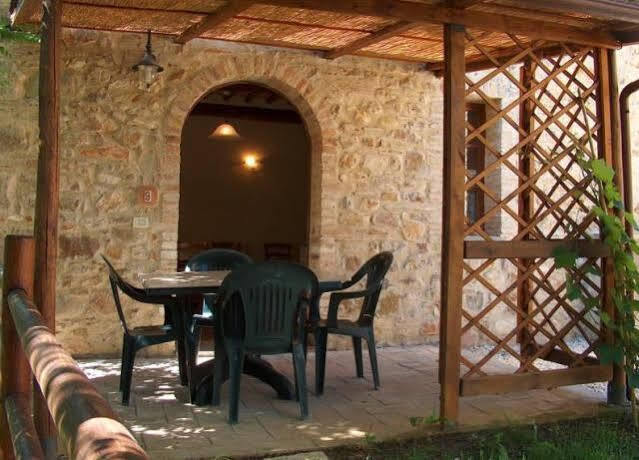 Borgo Il Villino Casole dʼElsa Exterior foto