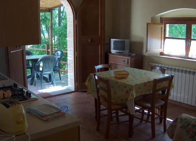 Borgo Il Villino Casole dʼElsa Exterior foto